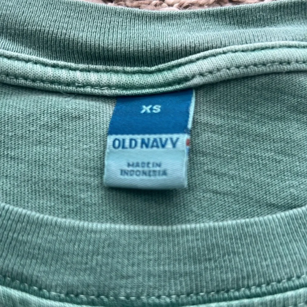 Old Navy XS tee - Picture 2 of 3